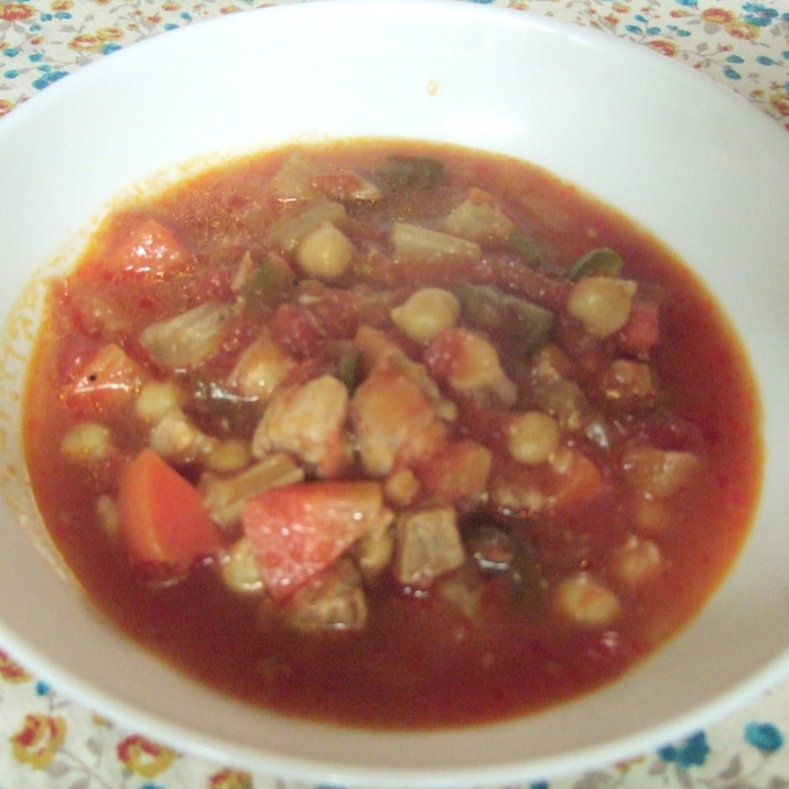 豚肉とひよこ豆と香味野菜のトマトスープ